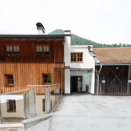 Апартаменты Rustic Farm In Tyrol With Mountain Views Тобадилль