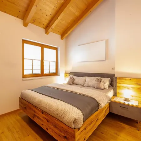 Апартаменты Rustic Farm In Tyrol With Mountain Views Тобадилль